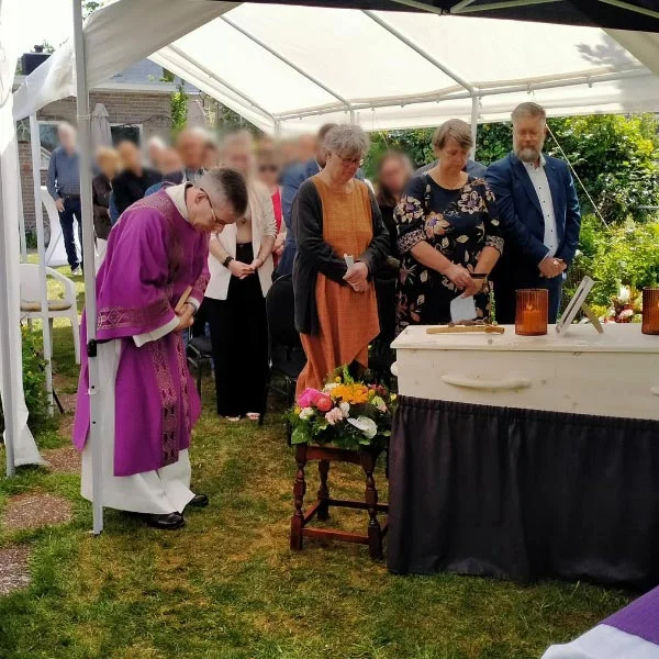 Bijzondere locaties - Uitvaart in eigen huis of tuin - Uitvaart van uw Leven